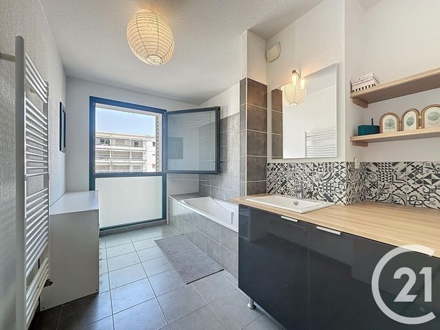 Afficher la photo en grand Appartement F4 à vendre - 4 pièces - 83.88 m2 - MONTPELLIER - 34 - LANGUEDOC-ROUSSILLON - Century 21 Port Marianne